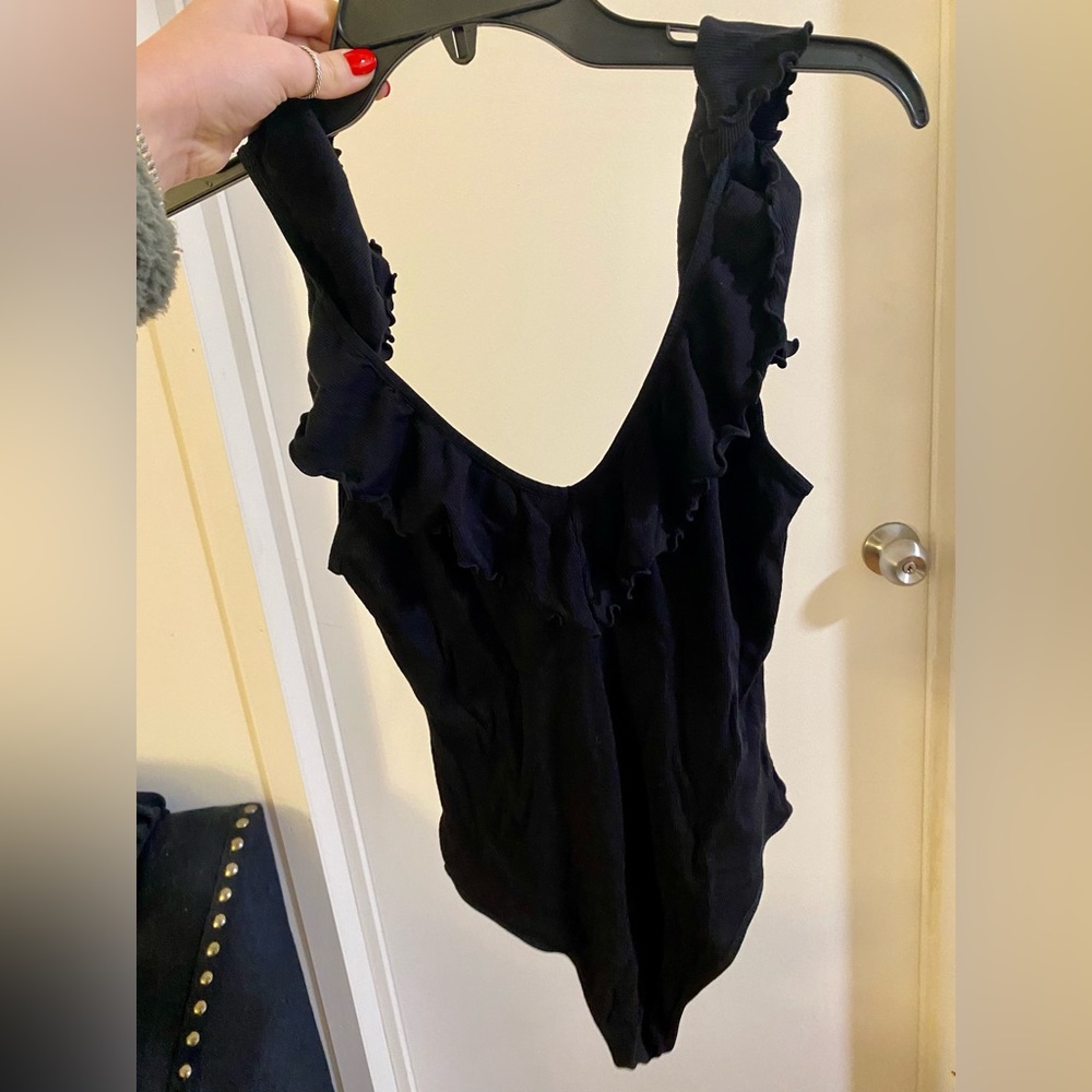 Aritzia Wilfred black ruffle top bodysuit